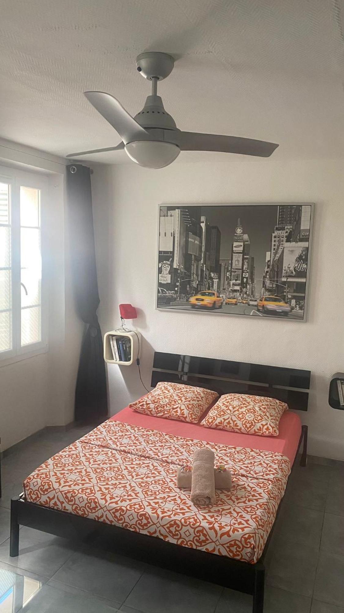 Apartment Le Suffren, Ventile ,wifi, A 100 M De La Toulon