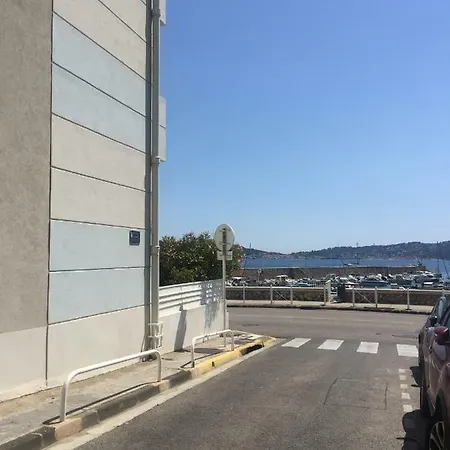 Le Suffren studio meublé Toulon Extérieur photo